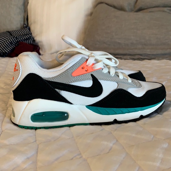 Women’s Nike Air Max Correlate size 6